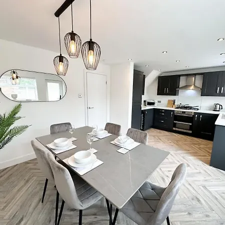 Marham House By Blue Skies Holiday home *